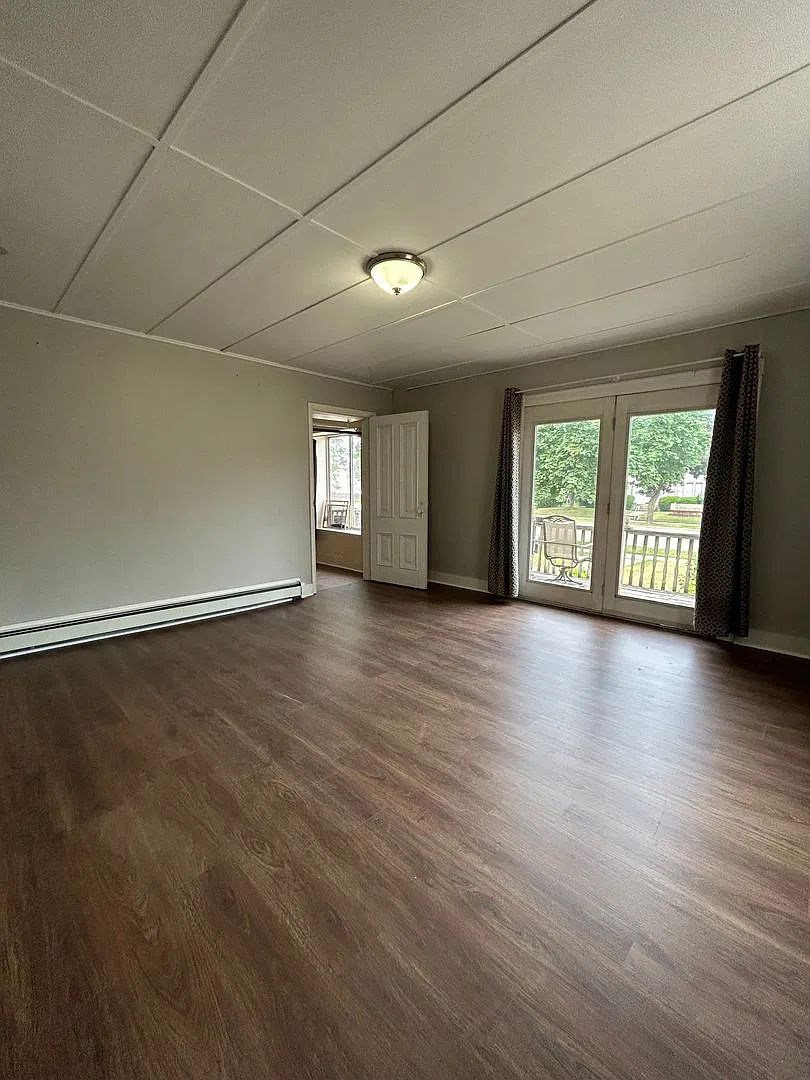 3 Bedroom Apartment Near UW-La Crosse with Off-Street Parking — Photo 2