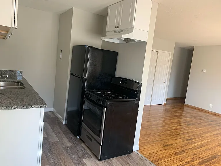 3925 3rd St NE #8 — Photo 5