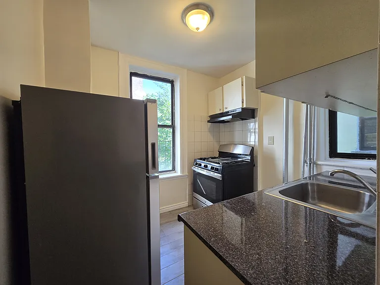 1462 Bedford Ave #3R — Photo 2