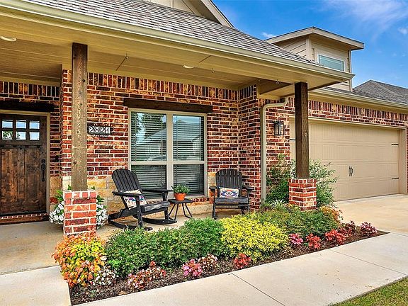 5th image of 2821 S Lillis Ln