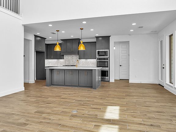 2nd image of 3507 Lauriston Dr