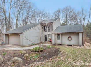 10325 Deer Creek Dr SE, Ada, MI 49301