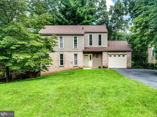 4 Nassau Cir, Reading, PA 19607
