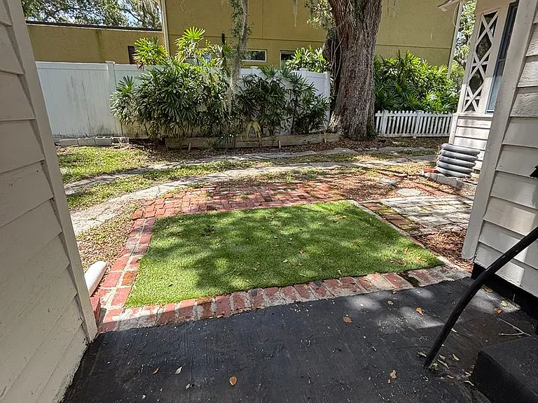 211 N Highland Ave — Photo 29