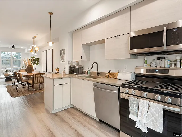 1082 King St — Photo 8