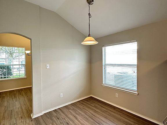 5th image of 1129 April Springs Dr