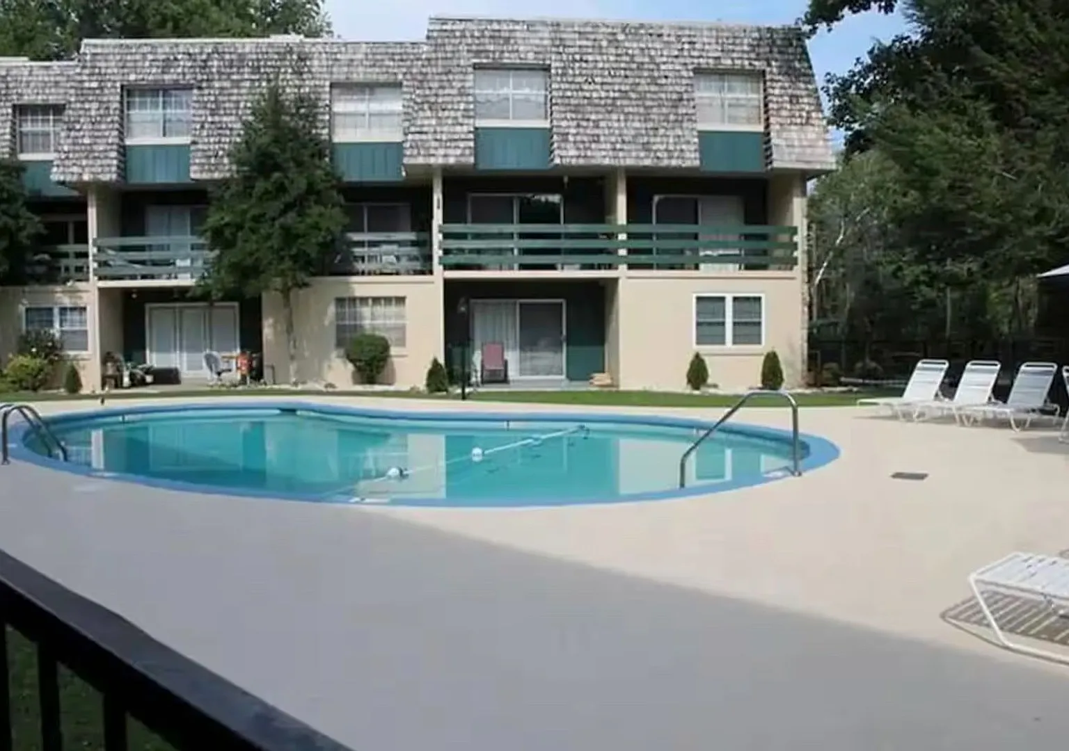 August rent FREE Walking Distance to Gatlinburg!! — Photo 2