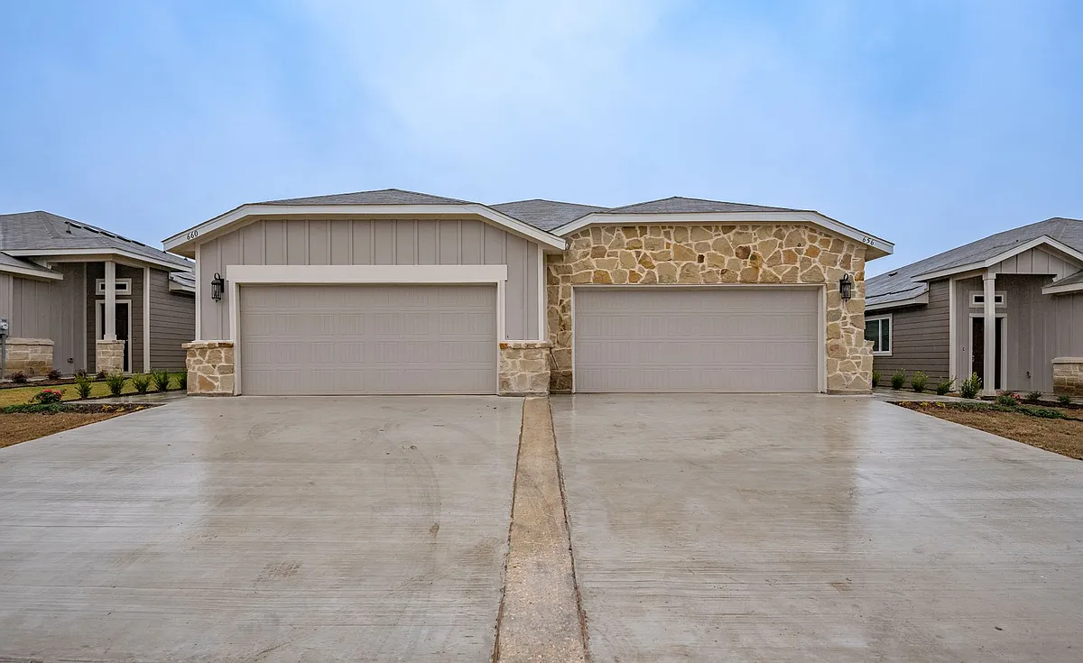 Building Photo - 656 Wheatfield Dr