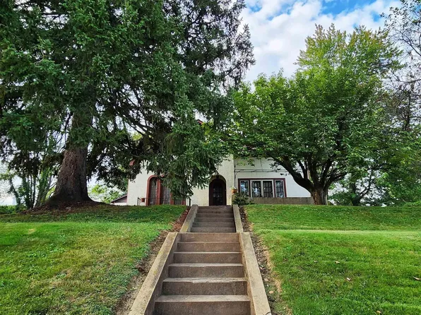 13 W Hefron St, Washington, IN 47501