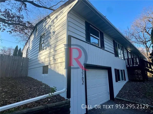 13702 Country Ln, Burnsville, MN 55337