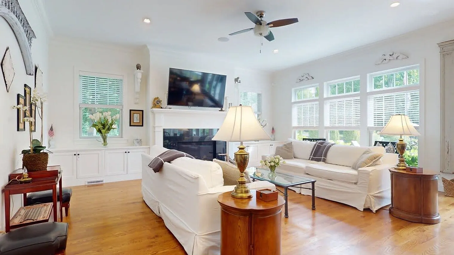 7 bed, 7.0 bath, 5887 sqft, $20,340 — Photo 4