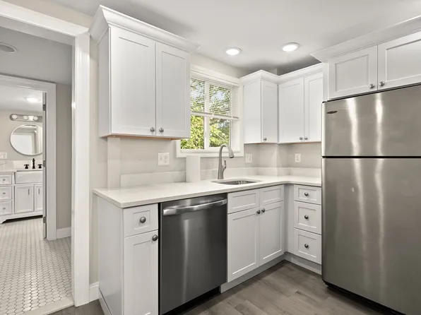 8 Burnside St #2, Salem, MA 01970