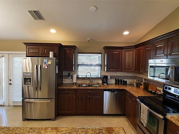 4th image of 715 SE 11th Ave