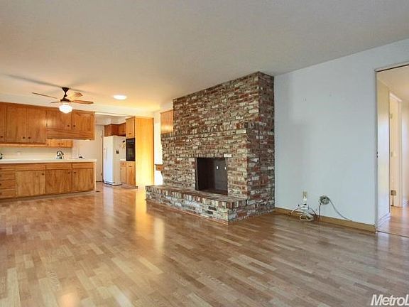 5th image of 1071 Glen Holly Way