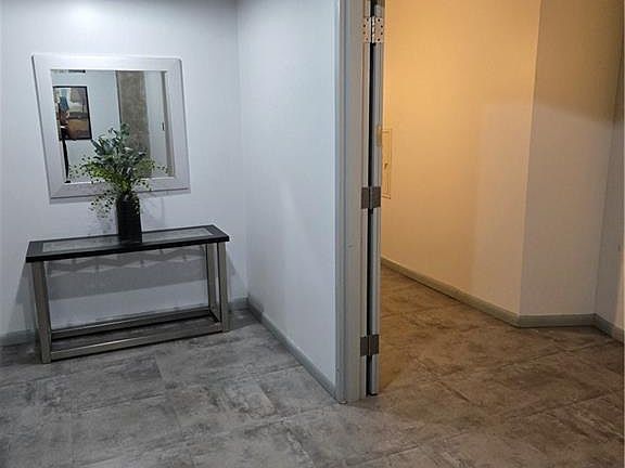 3rd image of 115 W Peachtree Pl NW Unit 605