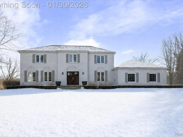 1839 Argosy Ct, Bloomfield Hills, MI 48302