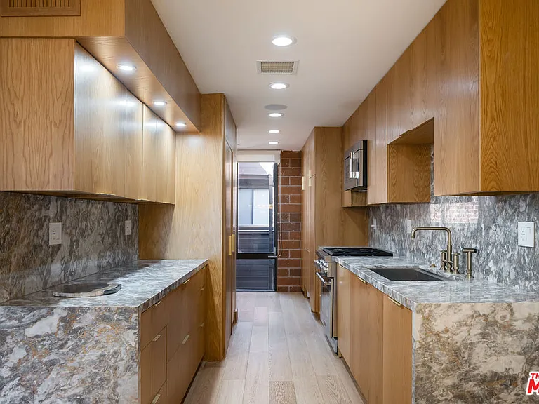 1033 Carol Dr #305 — Photo 9