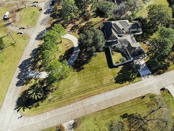 2nd image of 202 Greenbriar Dr