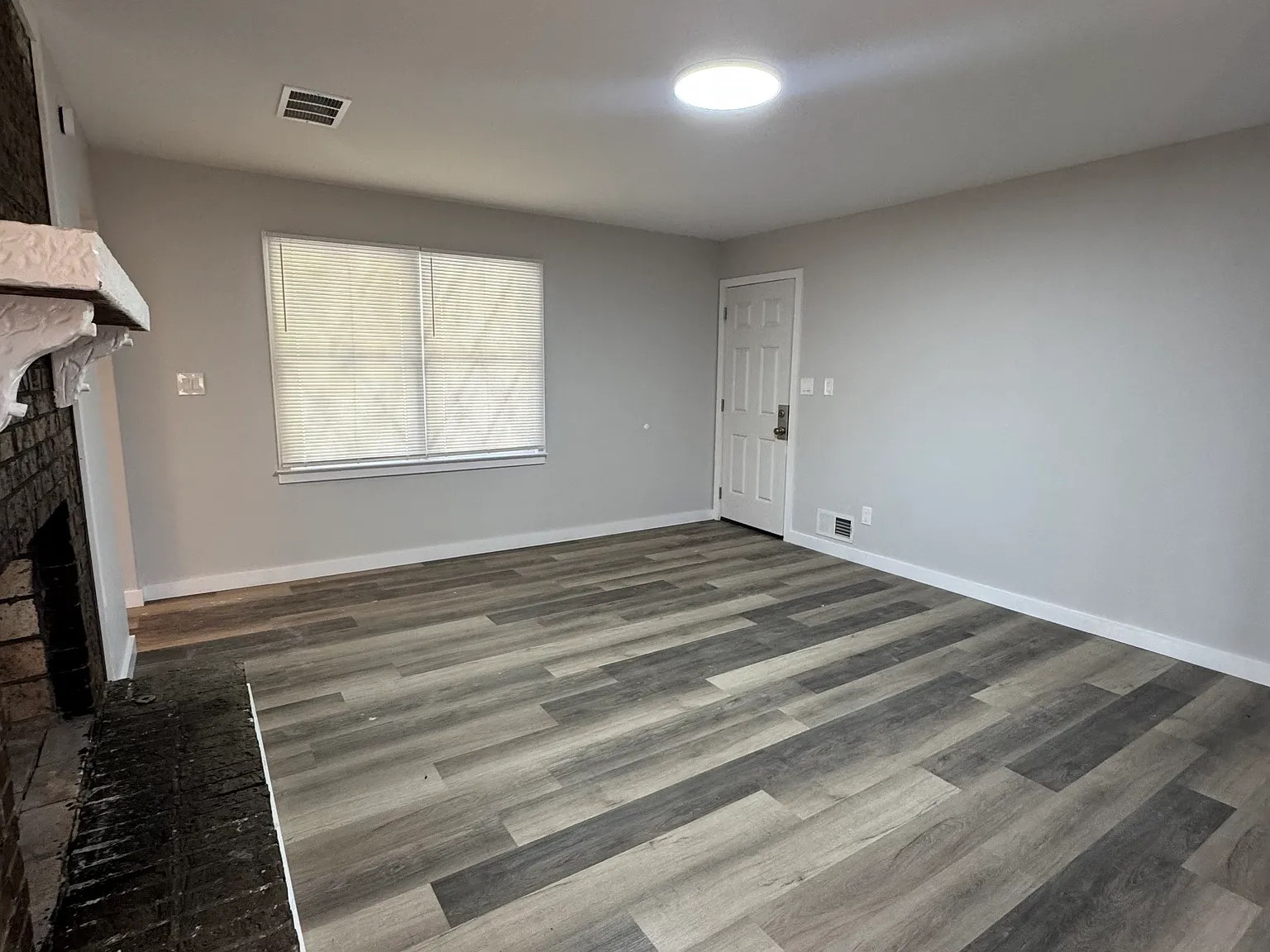 4 bed, 4.0 bath, 2100 sqft, $2,325 — Photo 4