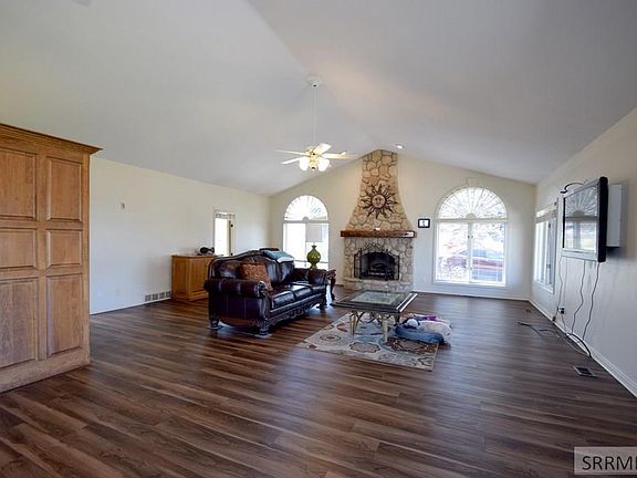 3rd image of 12081 S Country Club Dr