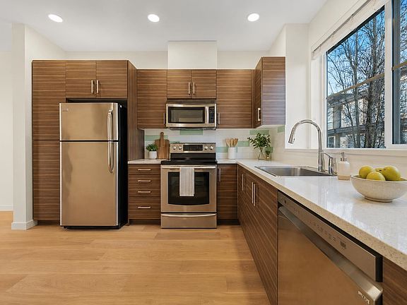 4th image of 19477 72a Ave #39