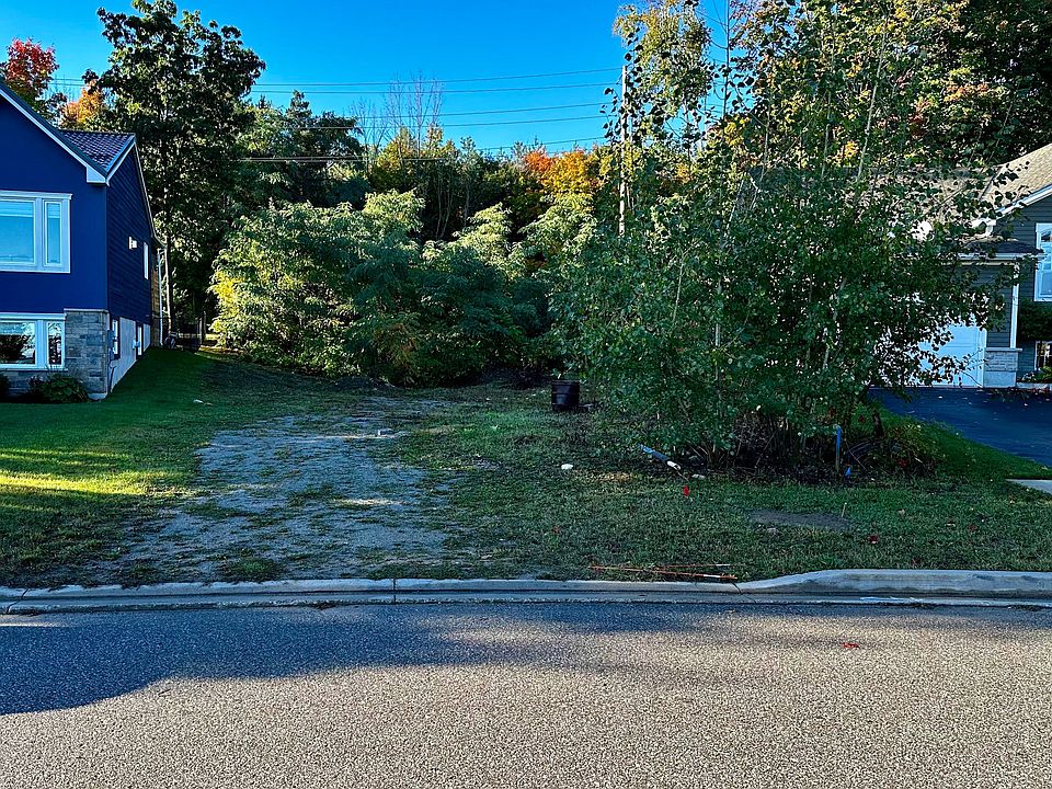1st image of 560 Taylor Dr