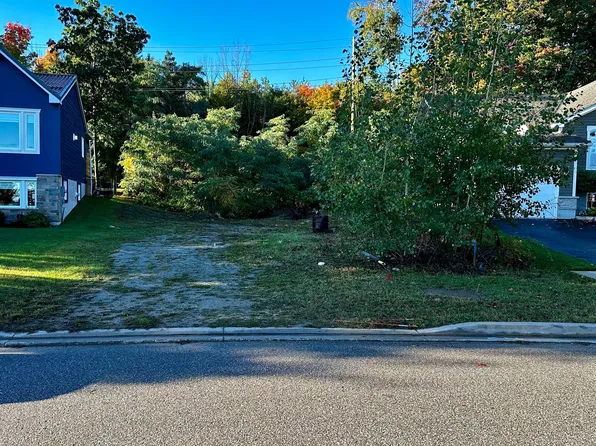 560 Taylor Dr, Midland, ON L4R 0E2