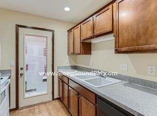 2 bed, 1.5 bath, 941 sqft, $1,850, Portland, OR 97203