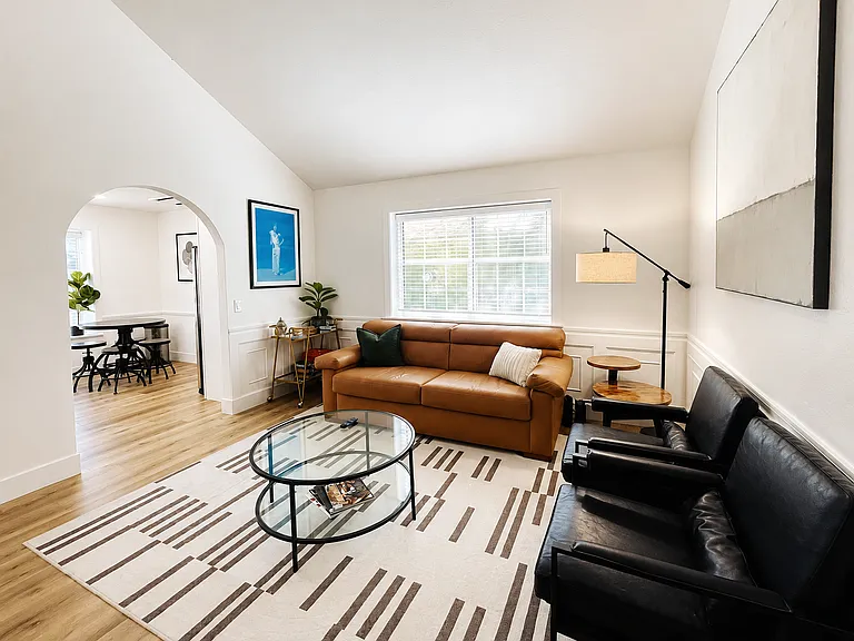 612 Maple Ln — Photo 3