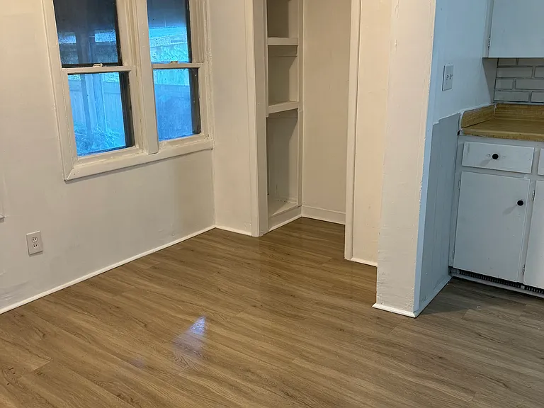 37 E Court St #1/2 — Photo 10