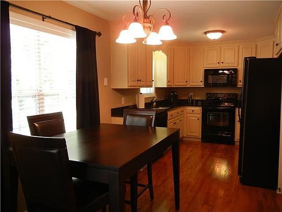 2nd image of 246 Walbrook Dr