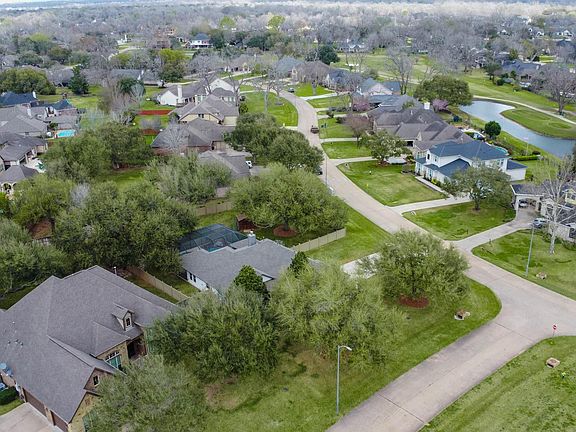 3rd image of 32610 Winwick Rd