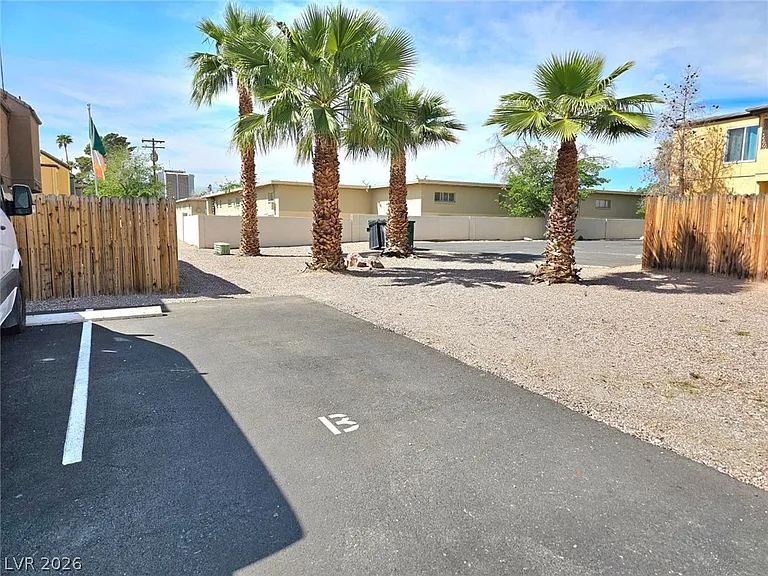 1460 Hialeah Dr #B — Photo 19