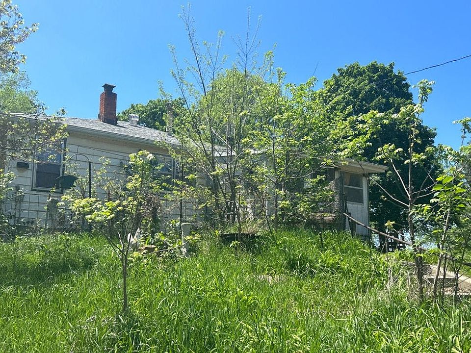 2nd image of 5650 86th St
