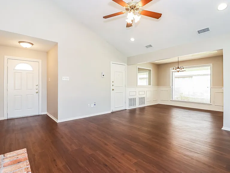 3816 Ashley Ln — Photo 2