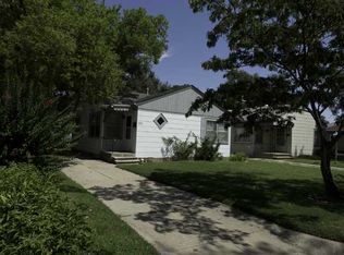 320 SW 4th St, Newton, KS 67114