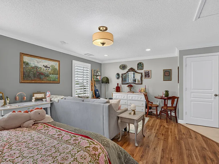 10542 SW Westlawn Blvd — Photo 53