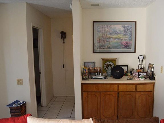 5th image of 10415 Ashwood Dr #Ab