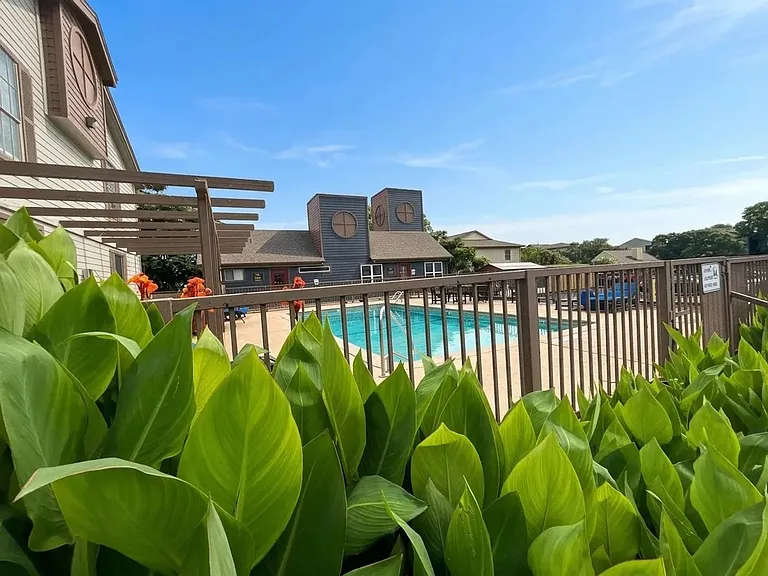 Hill Country Apartments — Photo 20