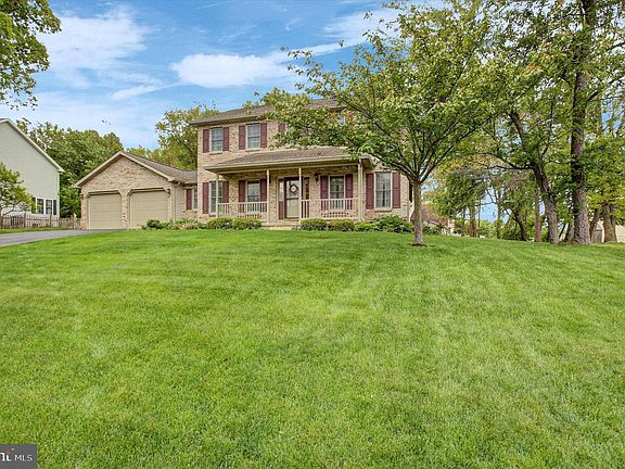 3rd image of 427 Bradley Ln