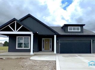 5080 Magnolia Dr, Oregon, OH 43616