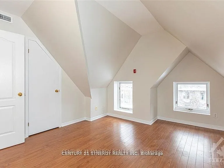 450 Maclaren St #10 — Photo 21