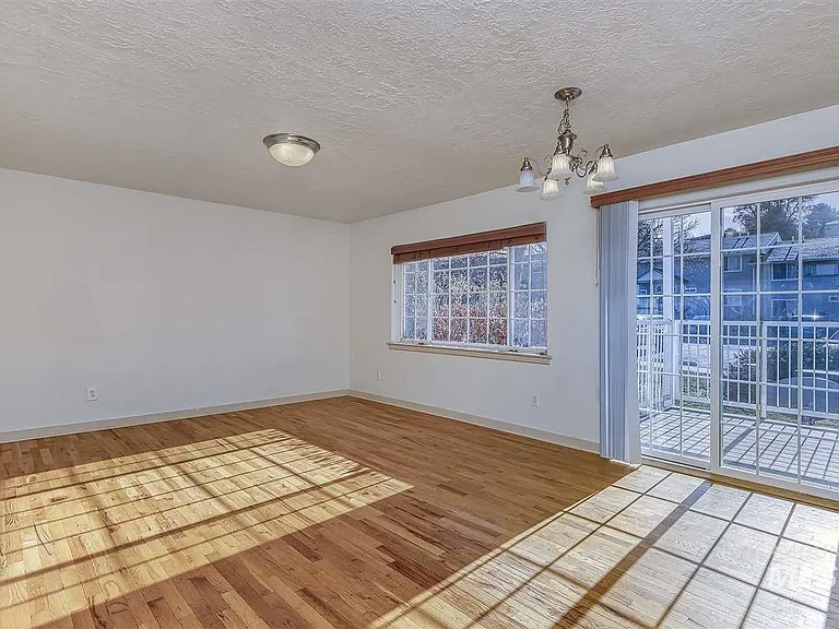 420 W Village Ln — Photo 6