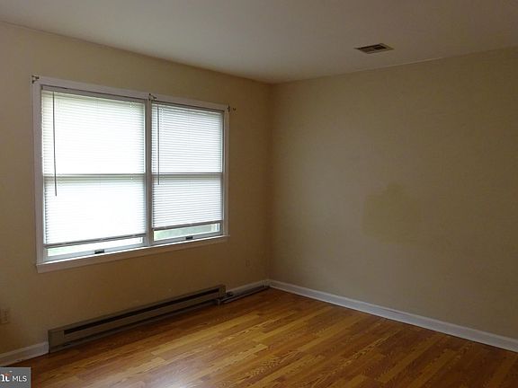 4th image of 10928-30 Antrim Ct
