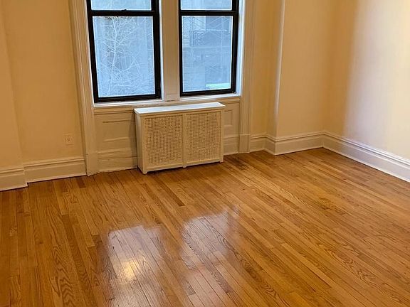 3rd image of 220 W 98th St APT 3L
