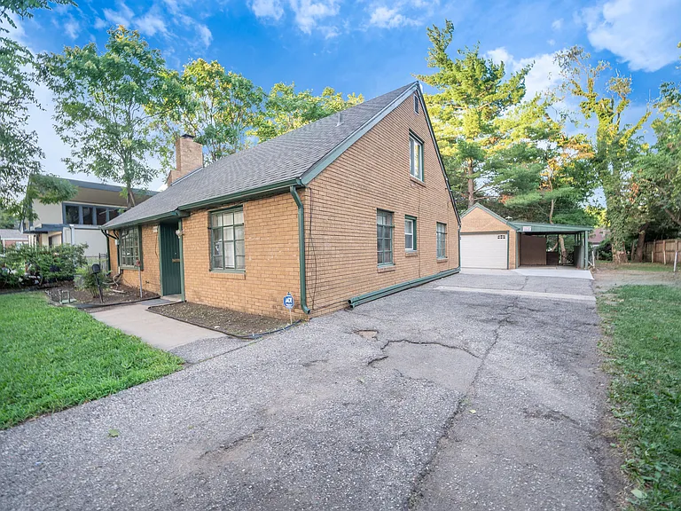 608 S Bluff Ave — Photo 1