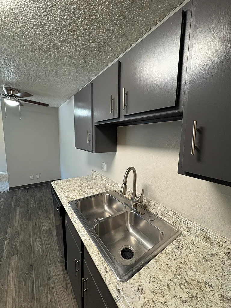 2 bed, 820 sqft, $1,395 — Photo 3