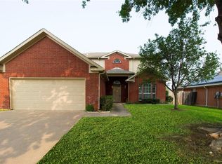 8420 Cove Meadow Ln, Fort Worth, TX 76123