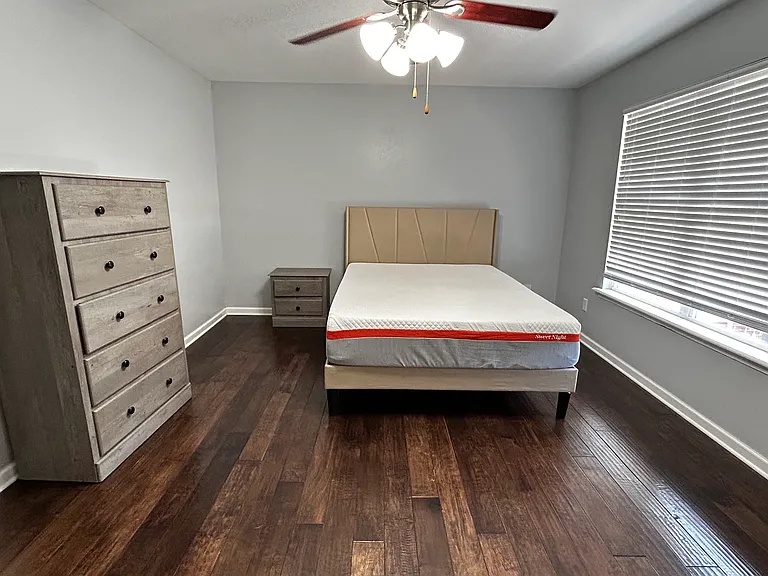 1897 W Stone St #3 — Photo 15