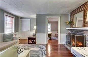 2nd image of 15 Crombie St #1